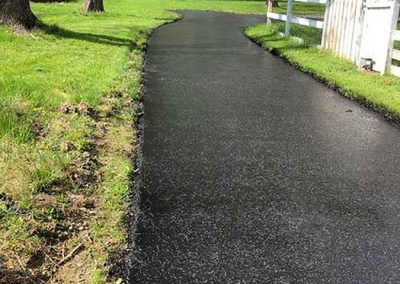 seal-coating-asphalt-walkway-2